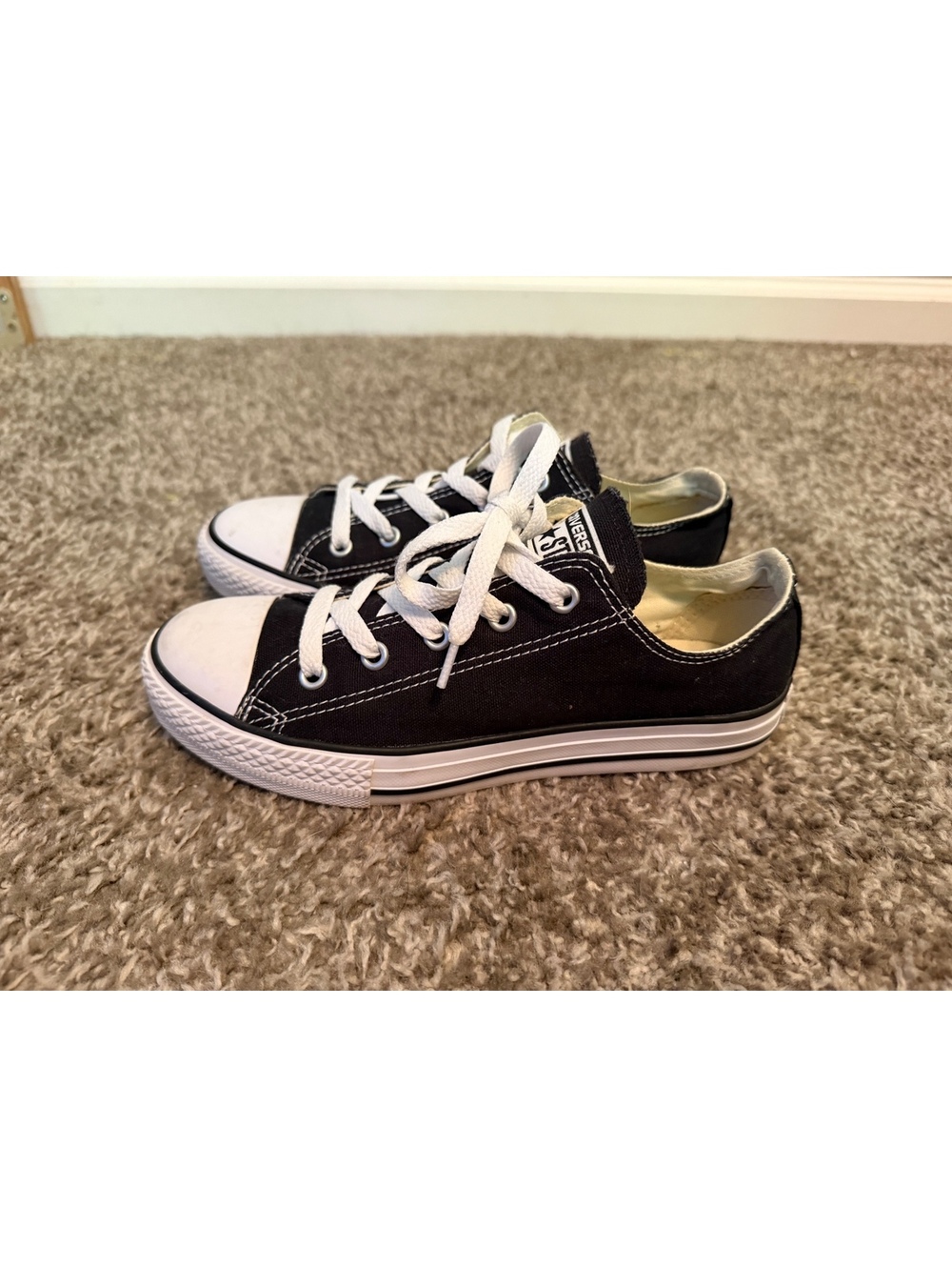 Converse Chuck Taylor All Star Shoes Unisex Size 3